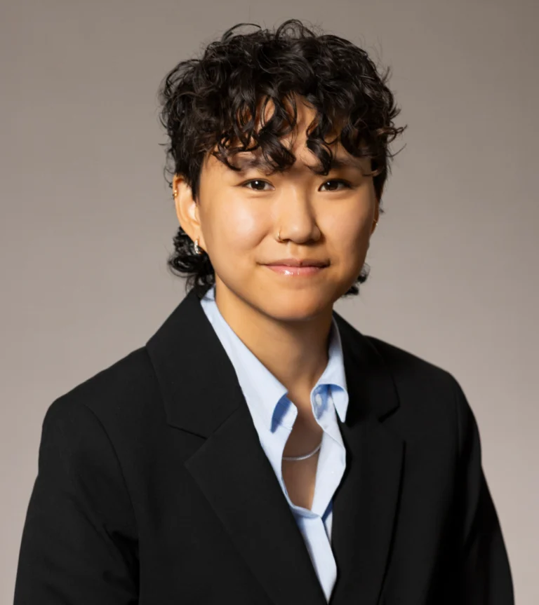Mia Relis headshot