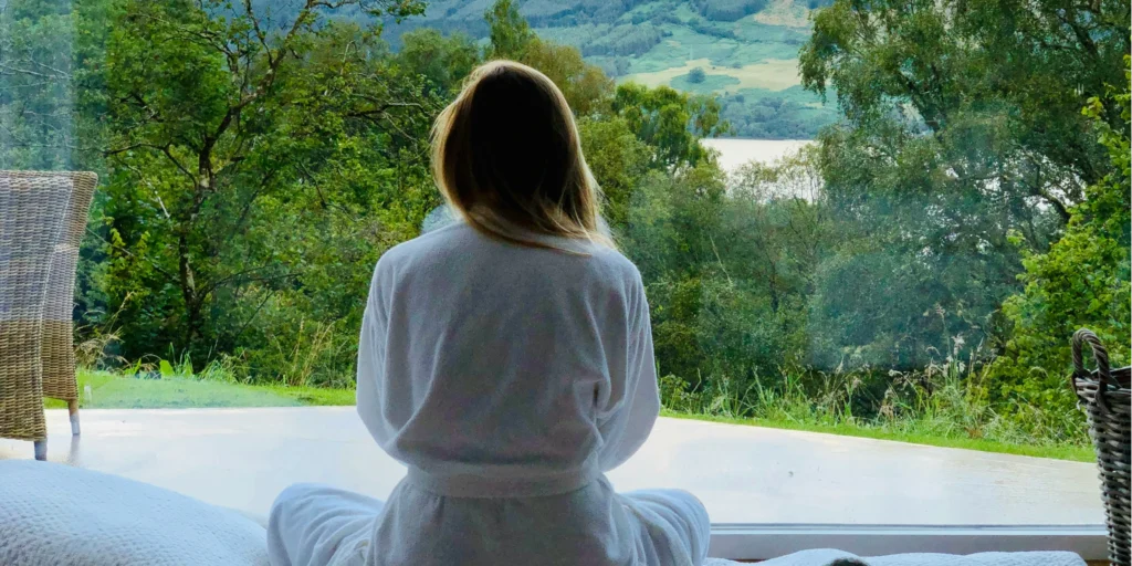 How To Become Rich While Feeling Abundant & Happy