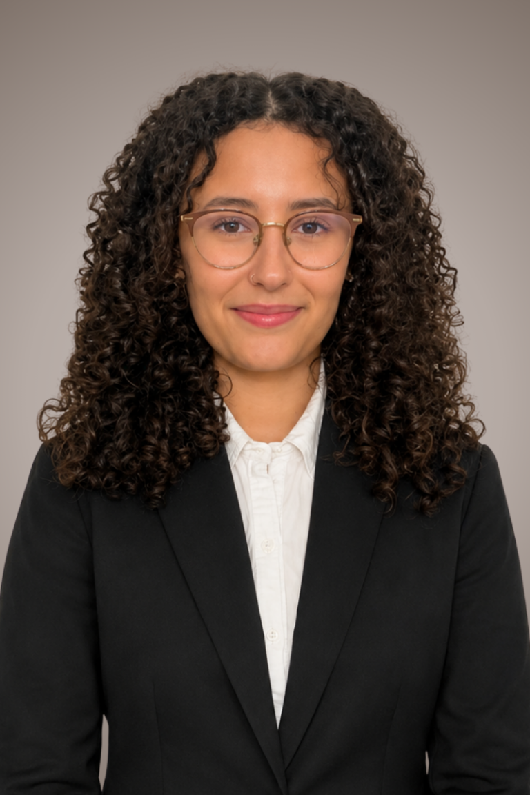 Taylor Locke headshot